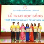 Trao học bổng “Học không bao giờ cùng” cho 3 nữ tiến sĩ và 4 sinh viên vượt khó của BVU